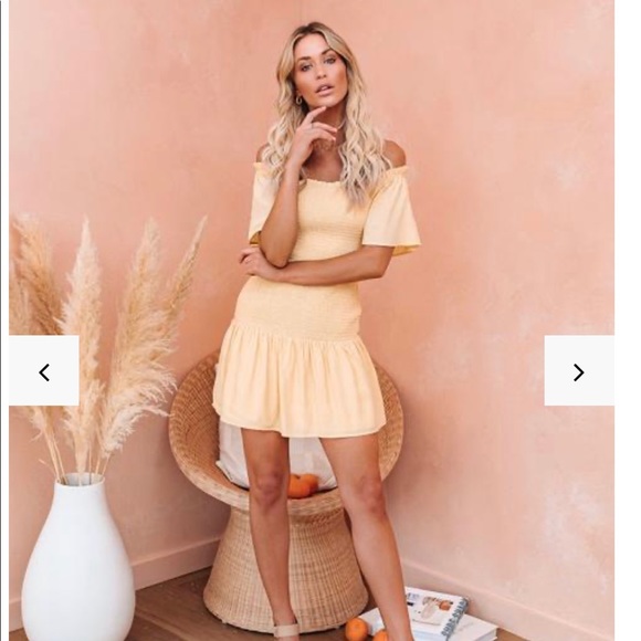 NWOT off shoulder smocked VICI dress - Picture 1 of 5